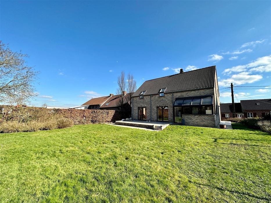 Absil Immobilière vous présente une jolie Villa