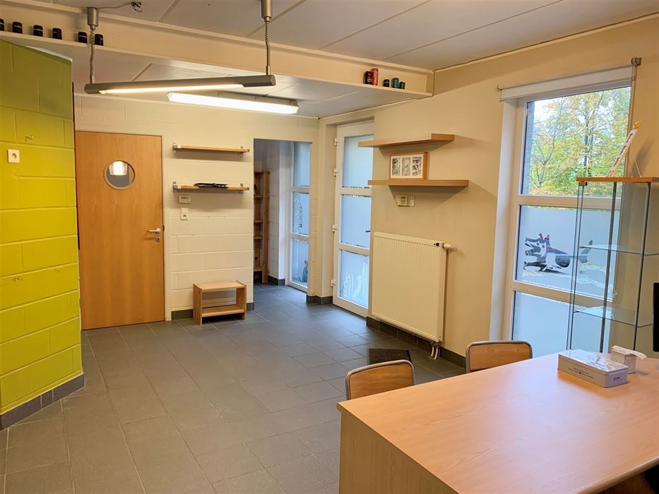 Absil Immobilière : Beau bureau avec parking