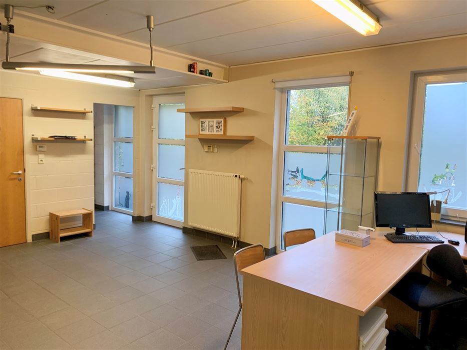 Absil Immobilière : Beau bureau avec parking