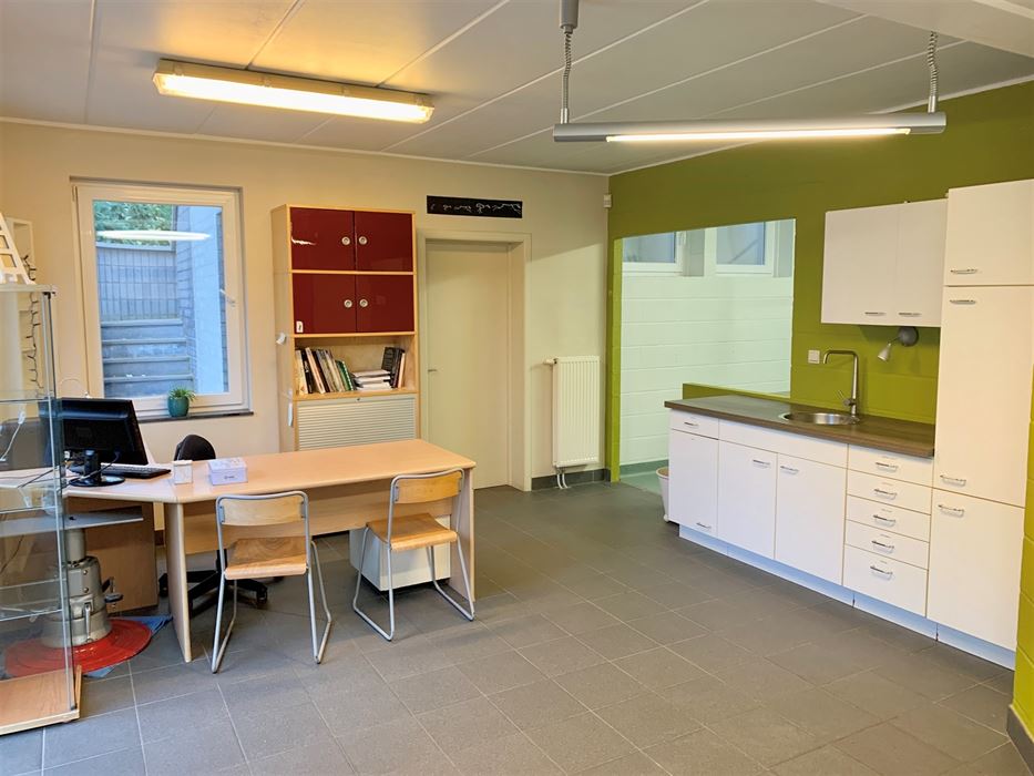 Absil Immobilière : Beau bureau avec parking