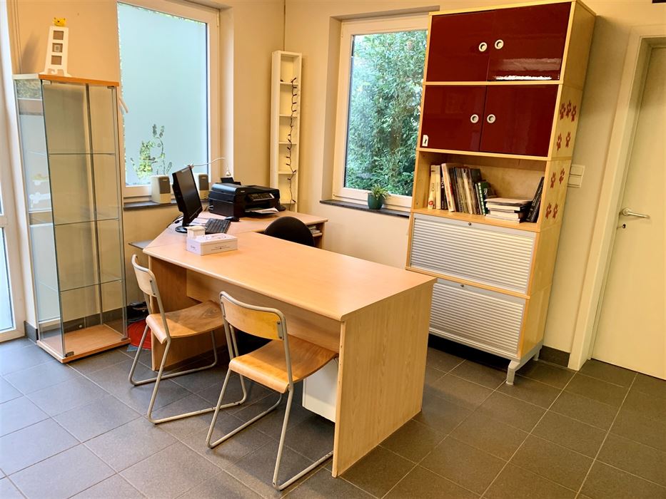 Absil Immobilière : Beau bureau avec parking