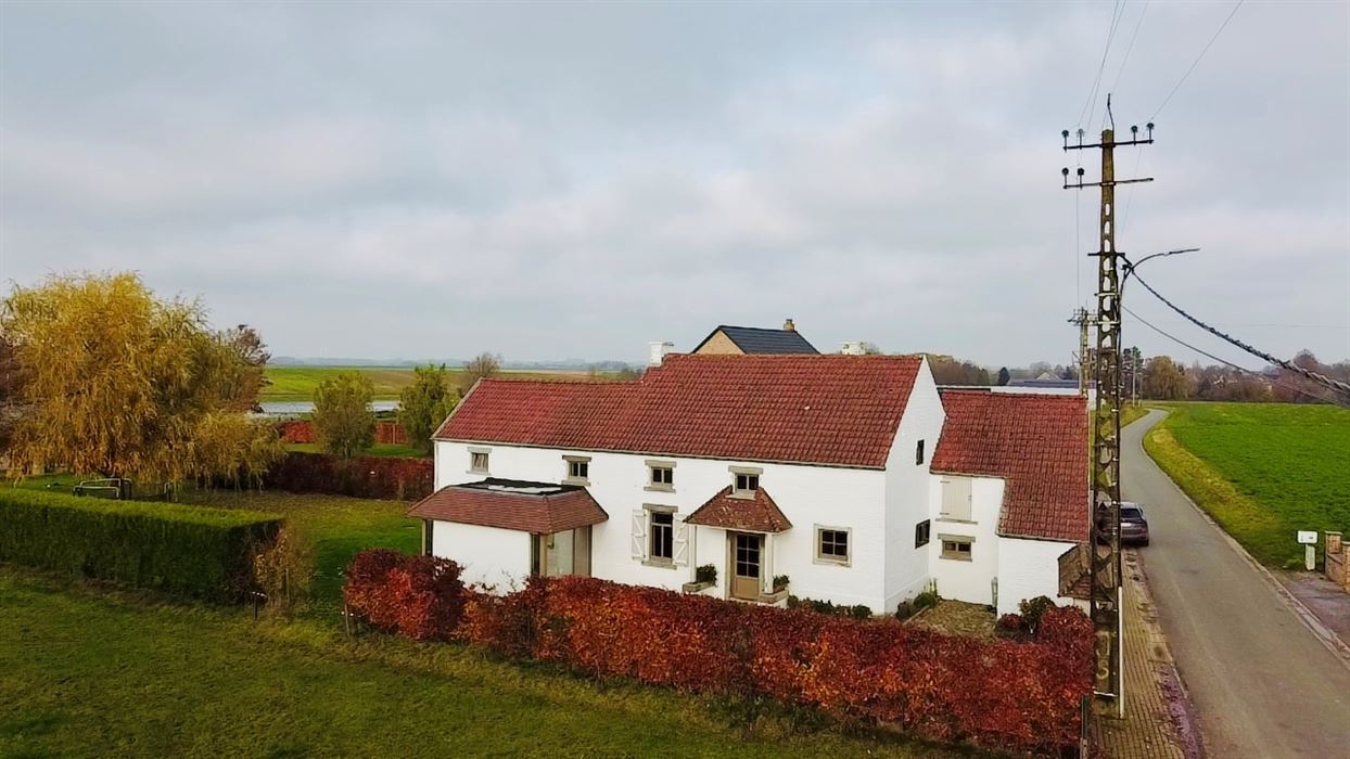 Absil Immobilière vous présente une fermette rénovée 4ch