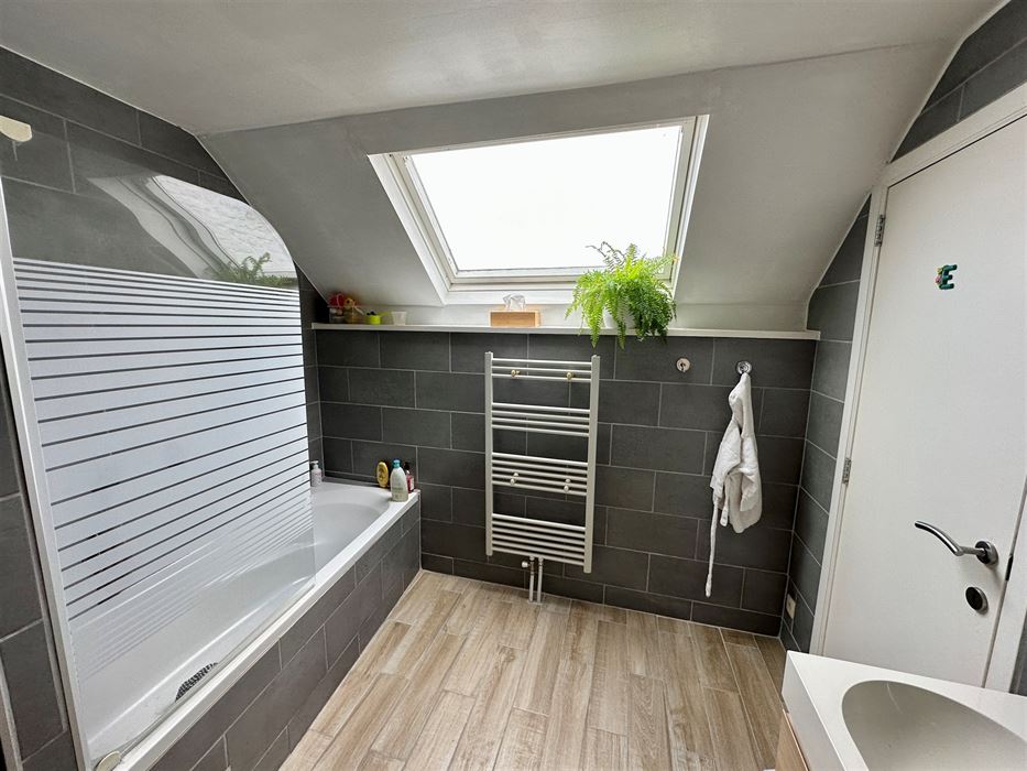 Absil Immobilière vous présente une fermette rénovée 4ch