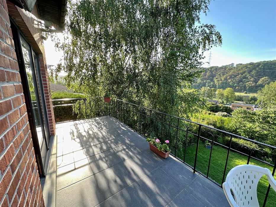 Absil Immobilière vous présente une spacieuse villa sur les hauteurs