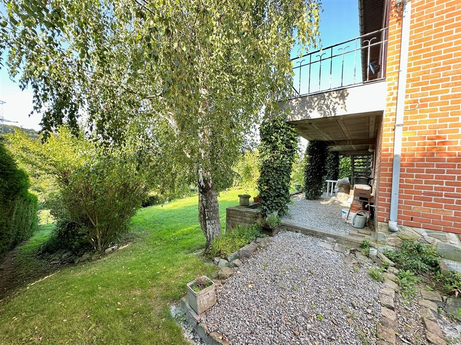 Absil Immobilière vous présente une spacieuse villa sur les hauteurs
