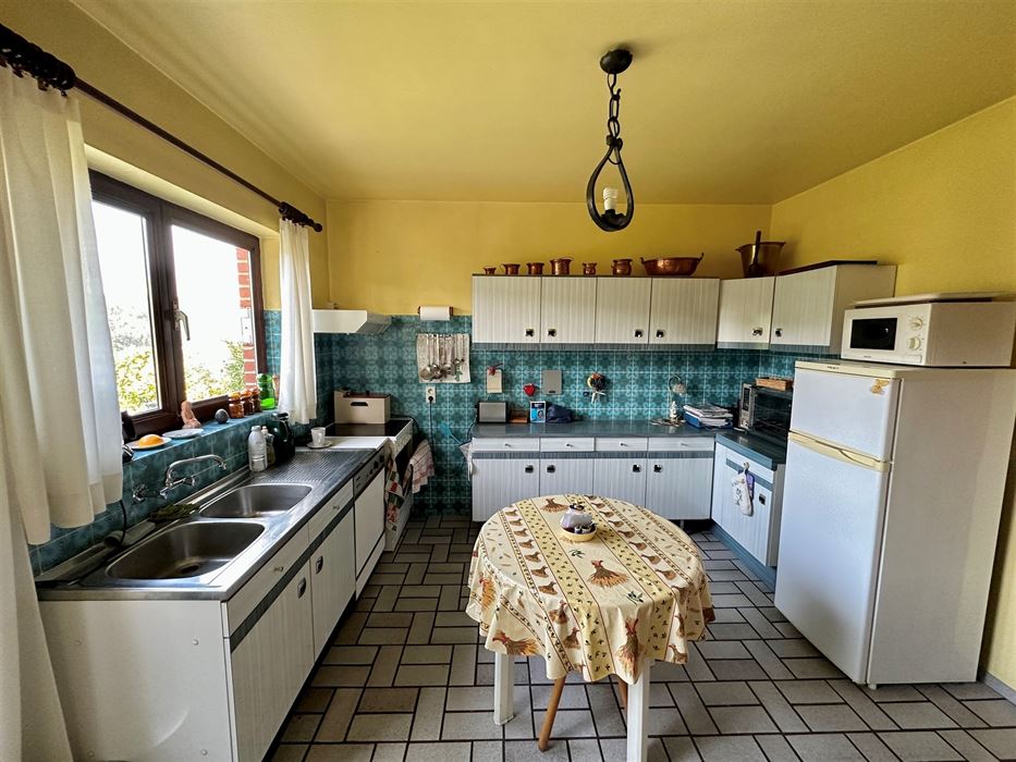 Absil Immobilière vous présente une spacieuse villa sur les hauteurs