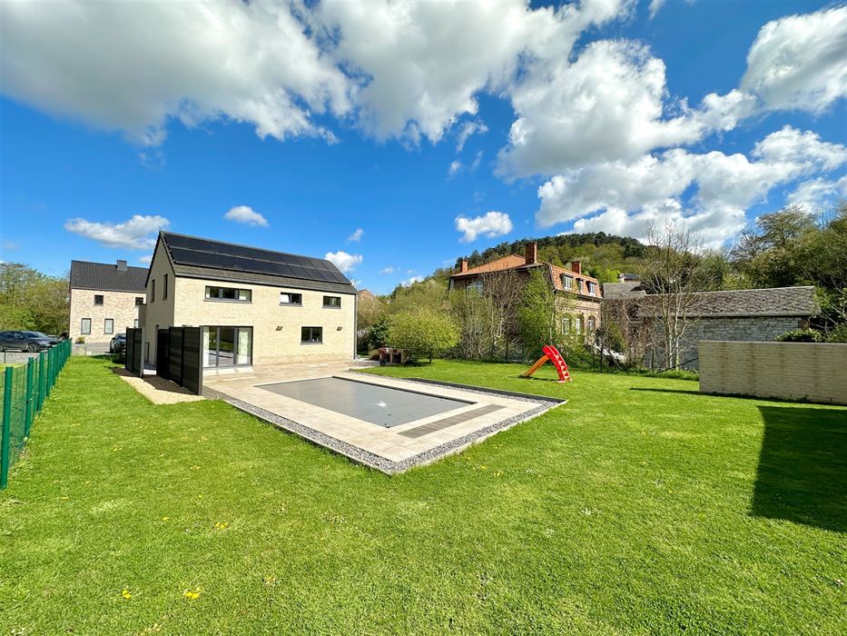 Absil Immobilière vous présente une villa avec piscine