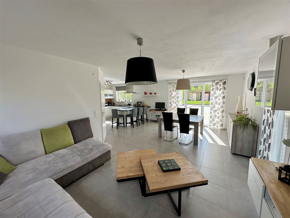 Absil Immobilière vous présente une villa avec piscine