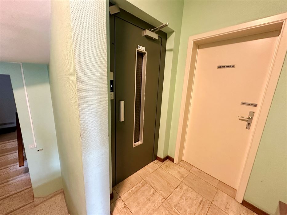 Absil Immobilière vous présente un bel appartement 2 ch rénové