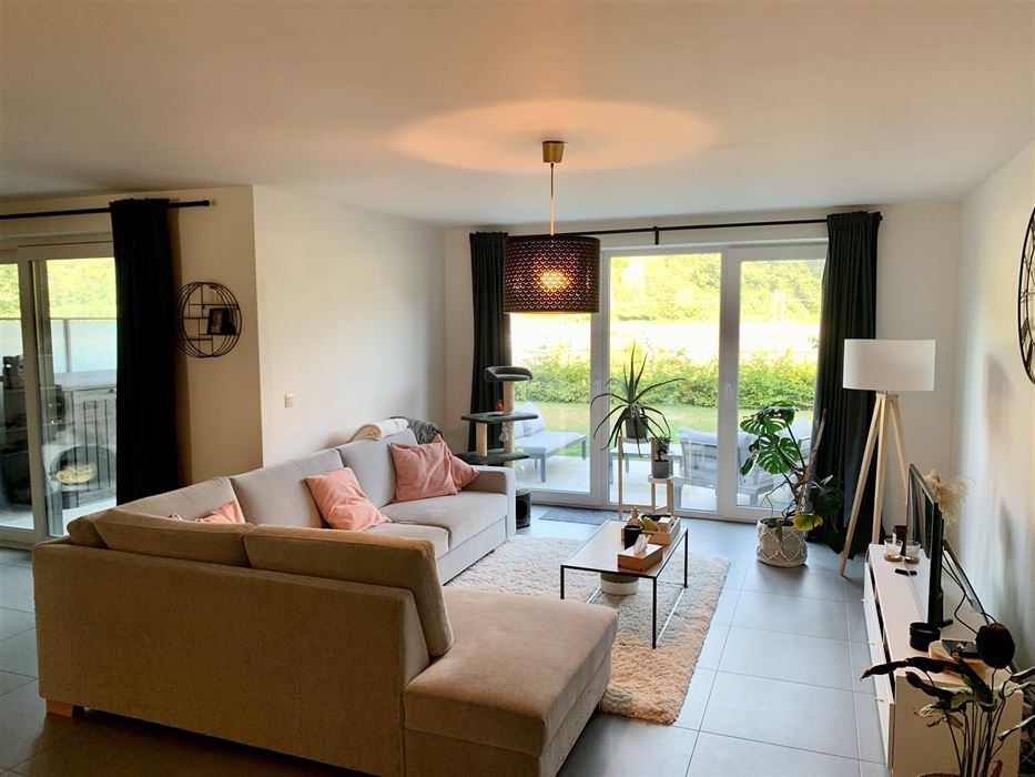 Absil Immobilière vous présente un superbe appartement avec jardin 