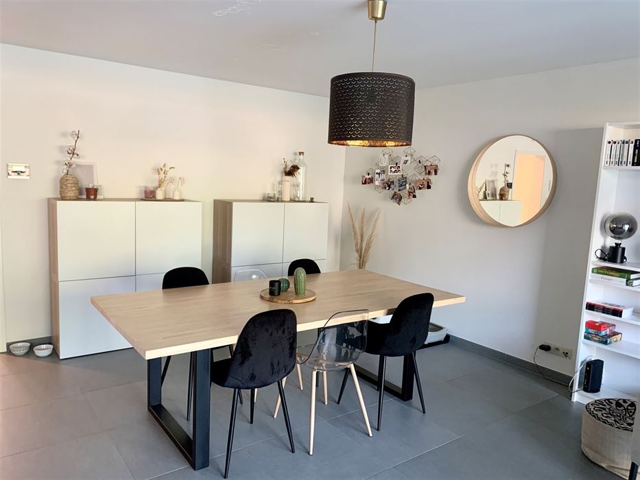 Absil Immobilière vous présente un superbe appartement avec jardin 