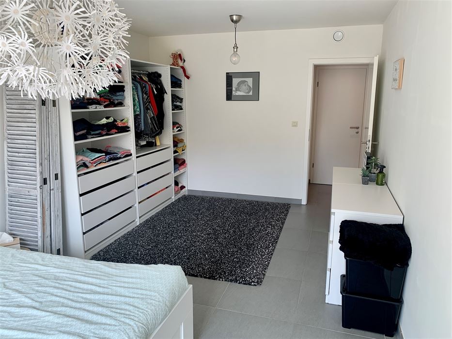 Absil Immobilière vous présente un superbe appartement avec jardin 