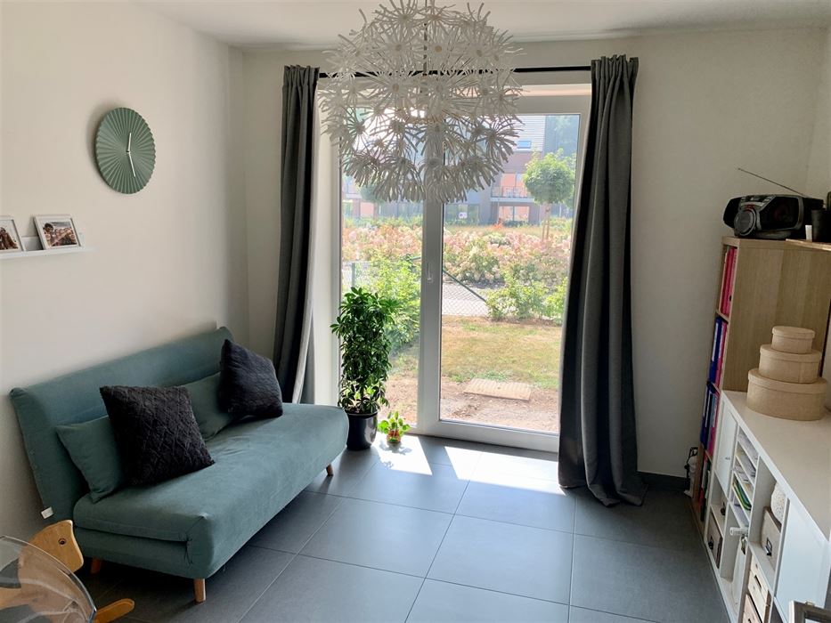 Absil Immobilière vous présente un superbe appartement avec jardin 