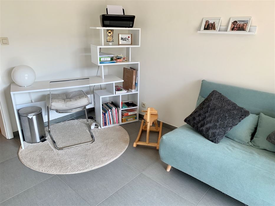 Absil Immobilière vous présente un superbe appartement avec jardin 