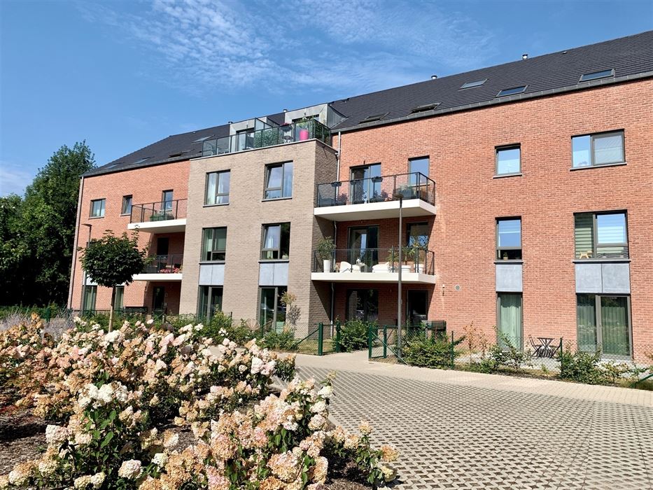 Absil Immobilière vous présente un superbe appartement avec jardin 