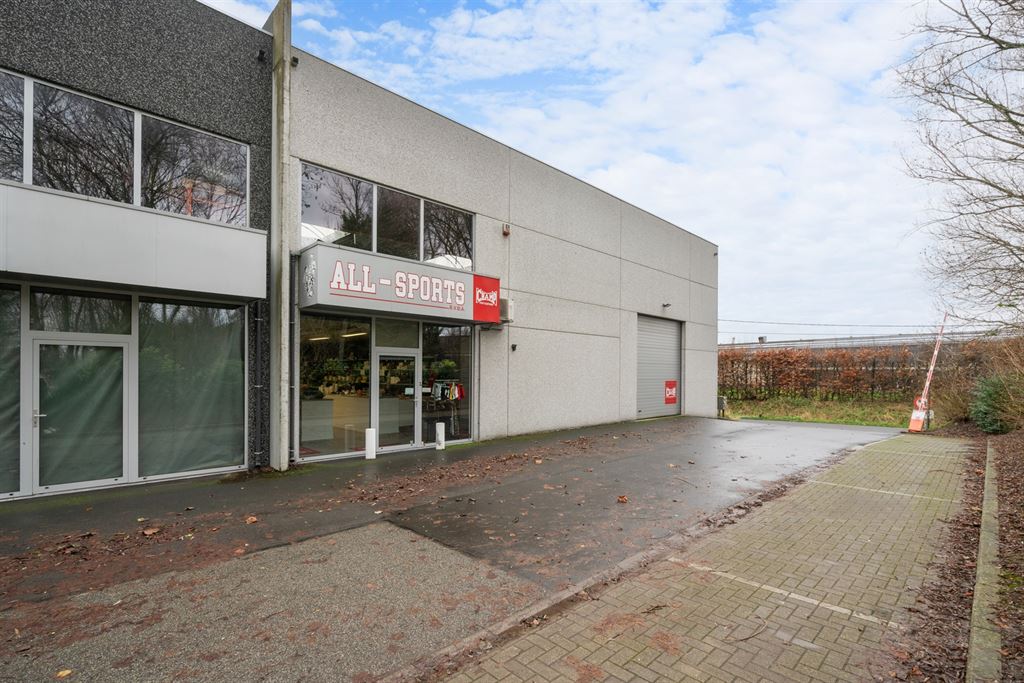Industrieel gebouw te 8800 BEVEREN (België) - Prijs € 475.000